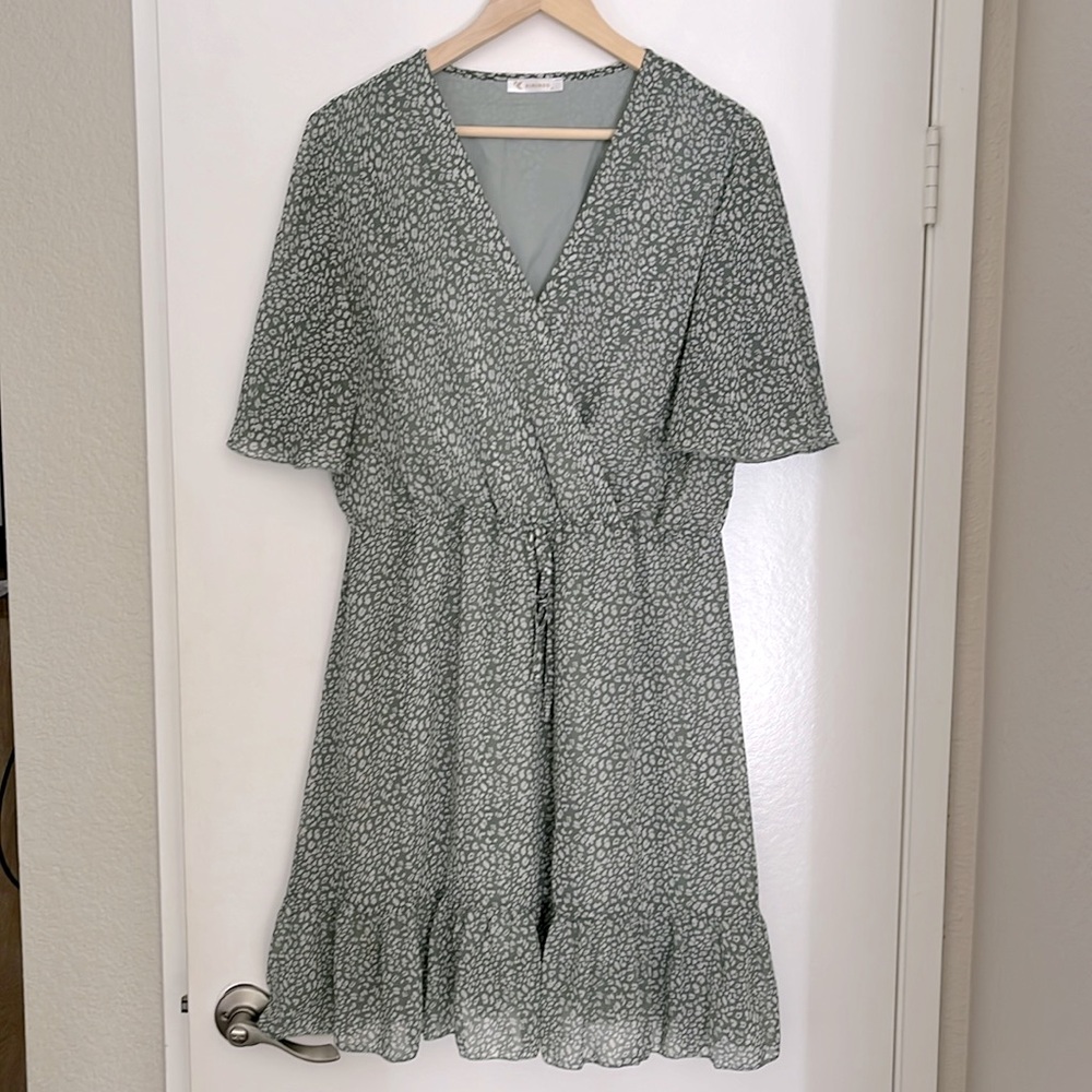 NWOT Kirundo Short Sleeve V Neck Ruffle Dress - Women’s XL